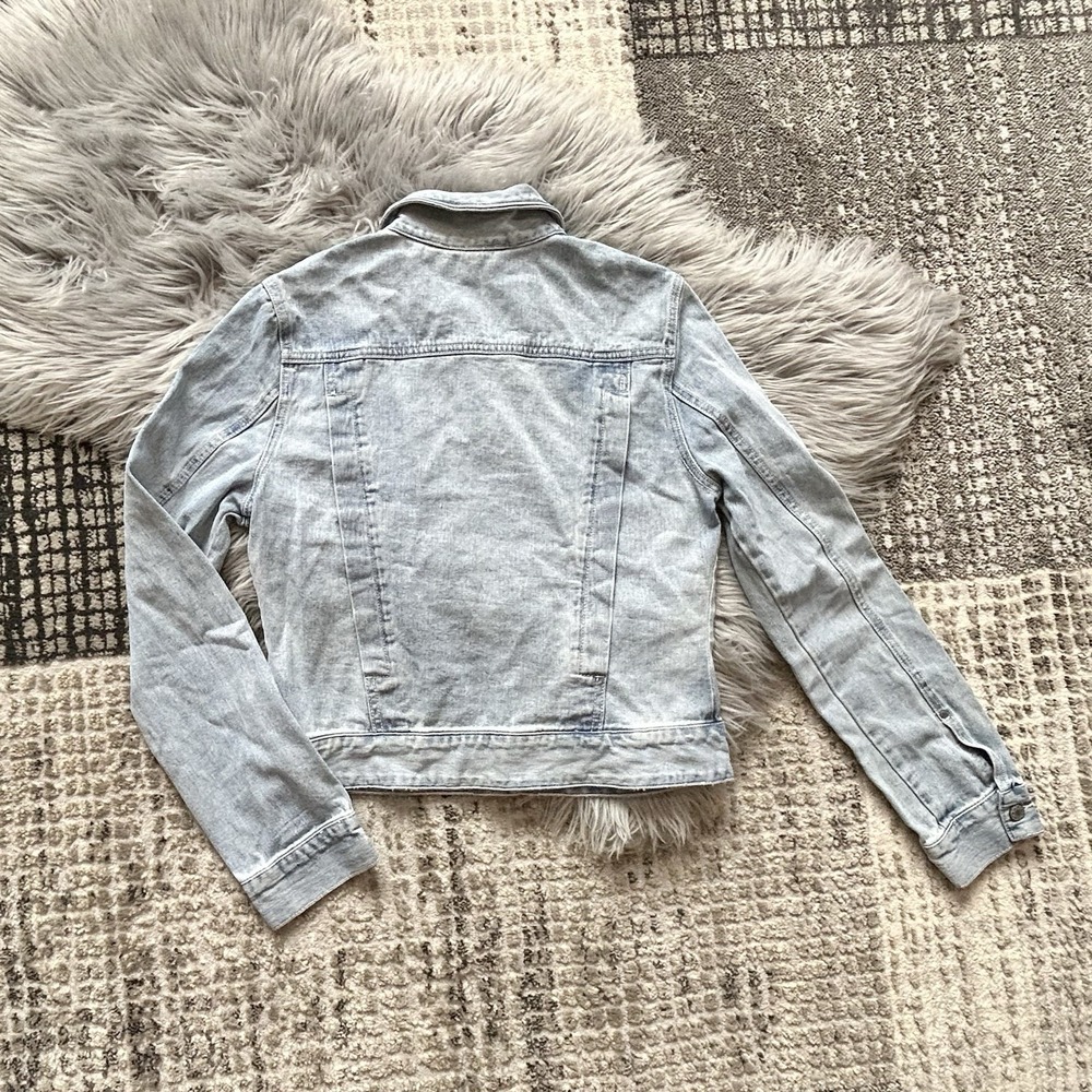Free People Rumors Denim Trucker Jacket Size SM Light Wash Blue Faded Not Lined - Picture 3 of 3
